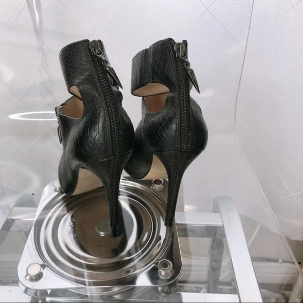 🖤 Black croc print ankle high heel